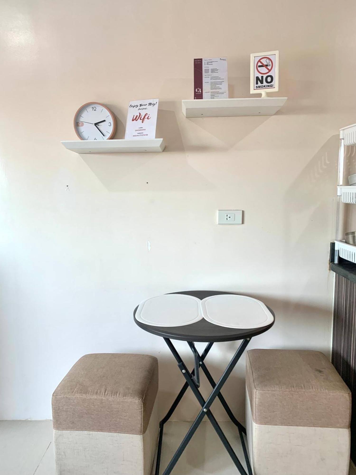 The Persimmon Studios Near Ayala And Sm City Cebu Room photo