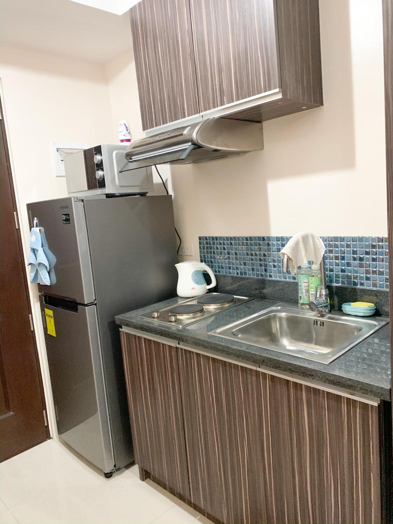 The Persimmon Studios Near Ayala And Sm City Cebu Room photo